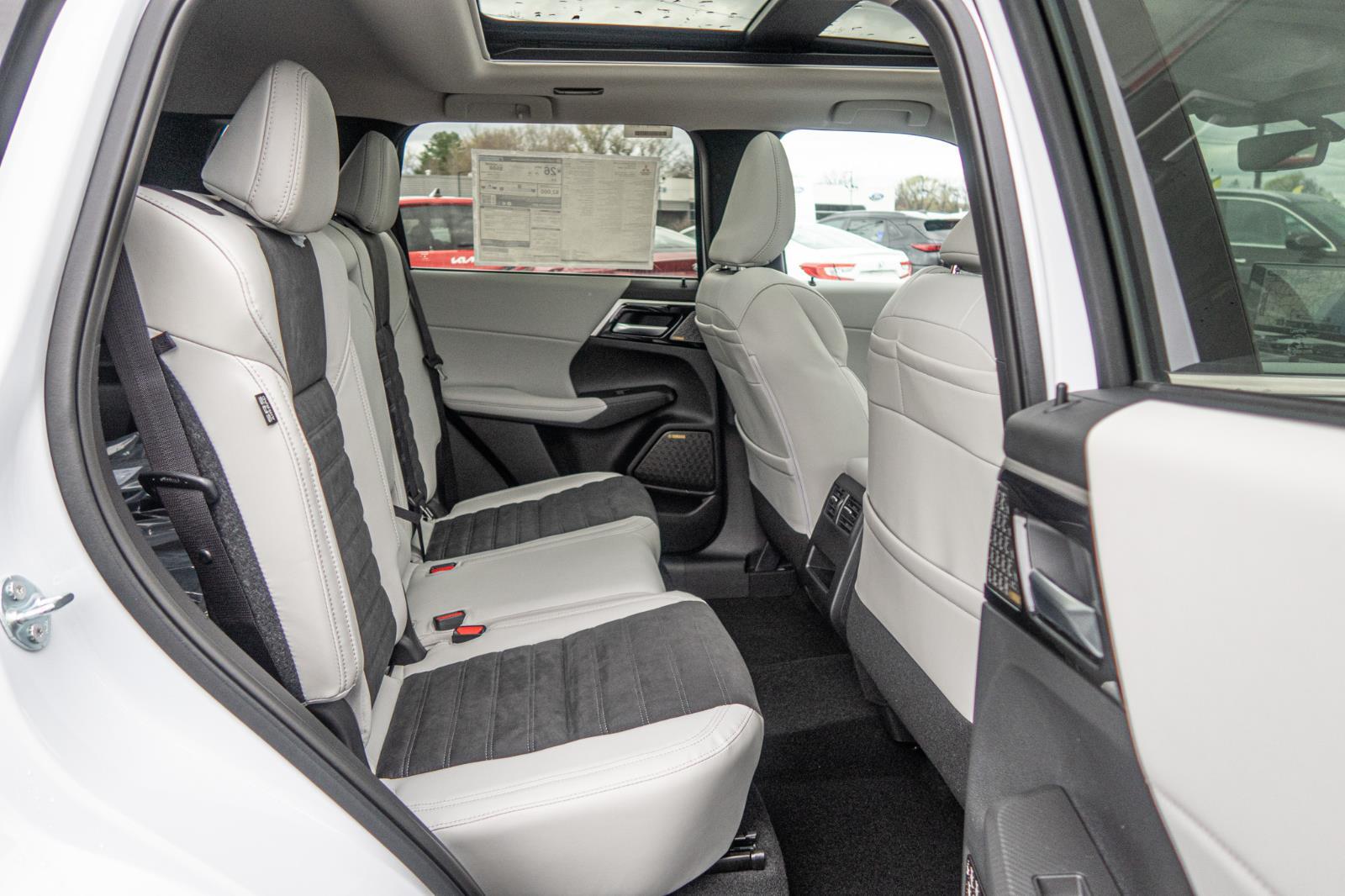 2025 Mitsubishi Outlander SE