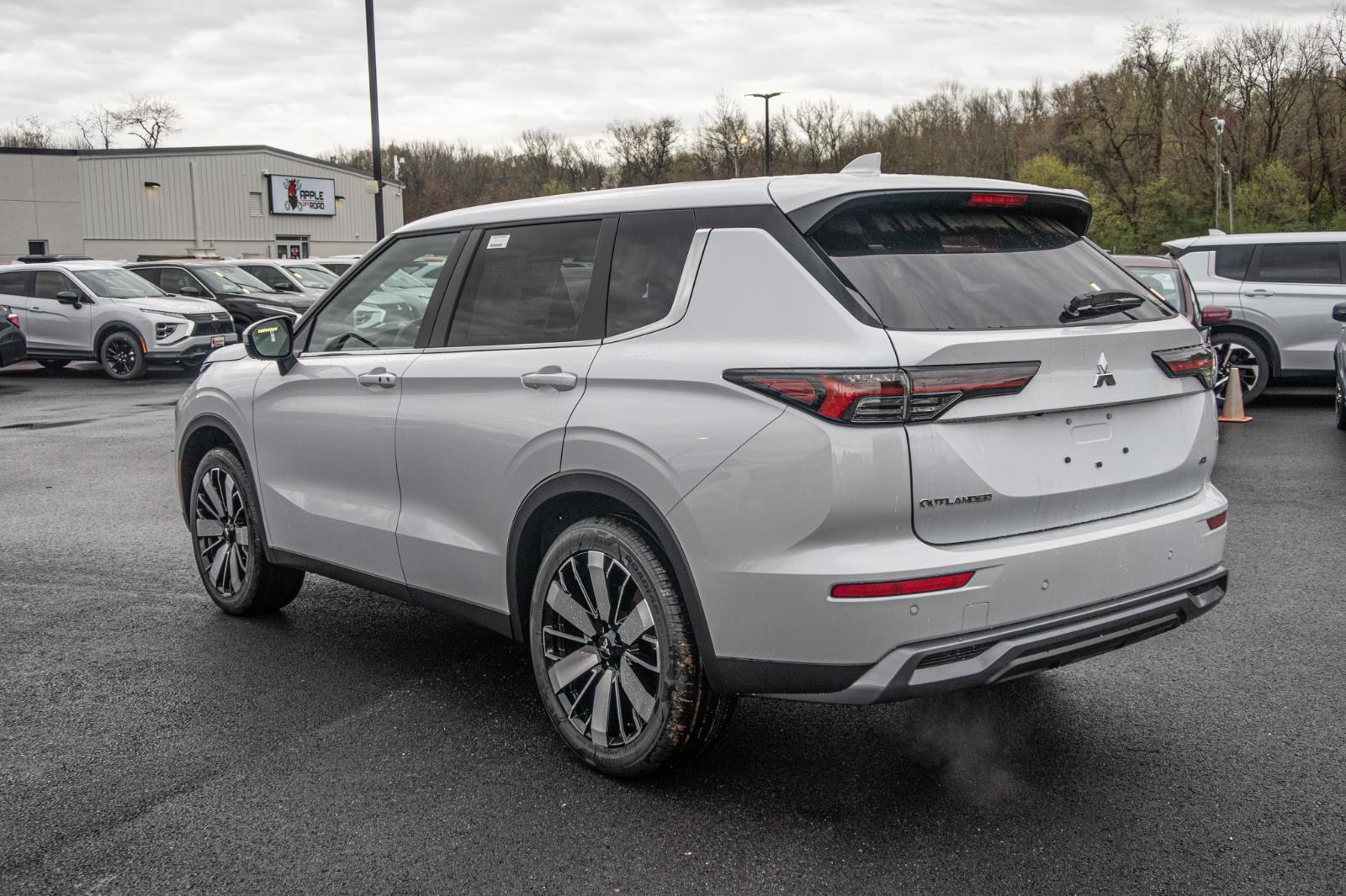 2025 Mitsubishi Outlander SE