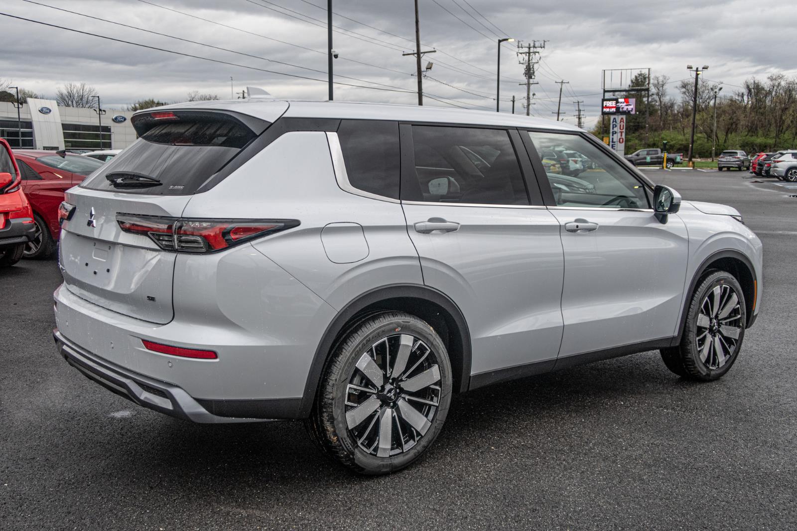 2025 Mitsubishi Outlander SE