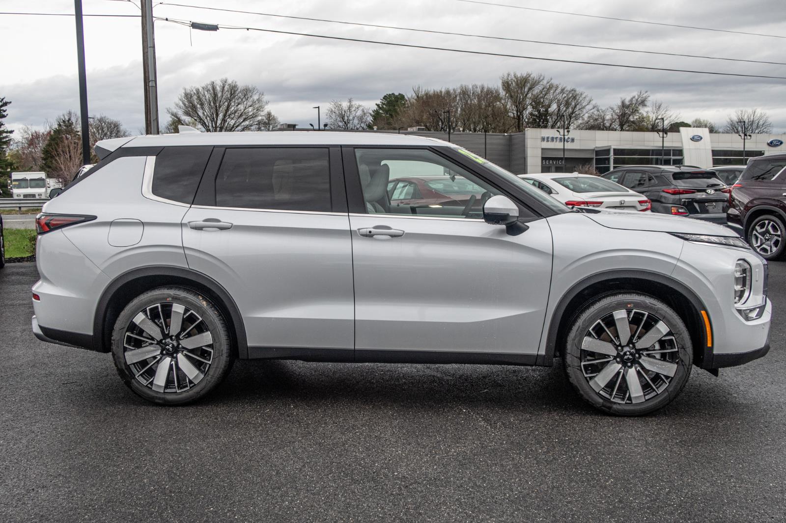 2025 Mitsubishi Outlander SE