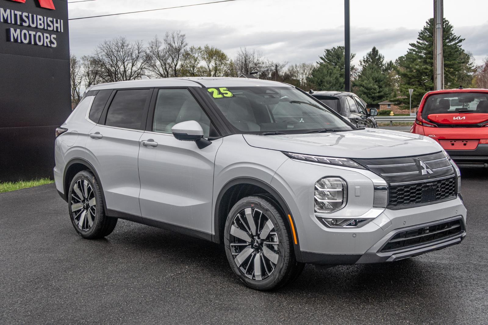 2025 Mitsubishi Outlander SE