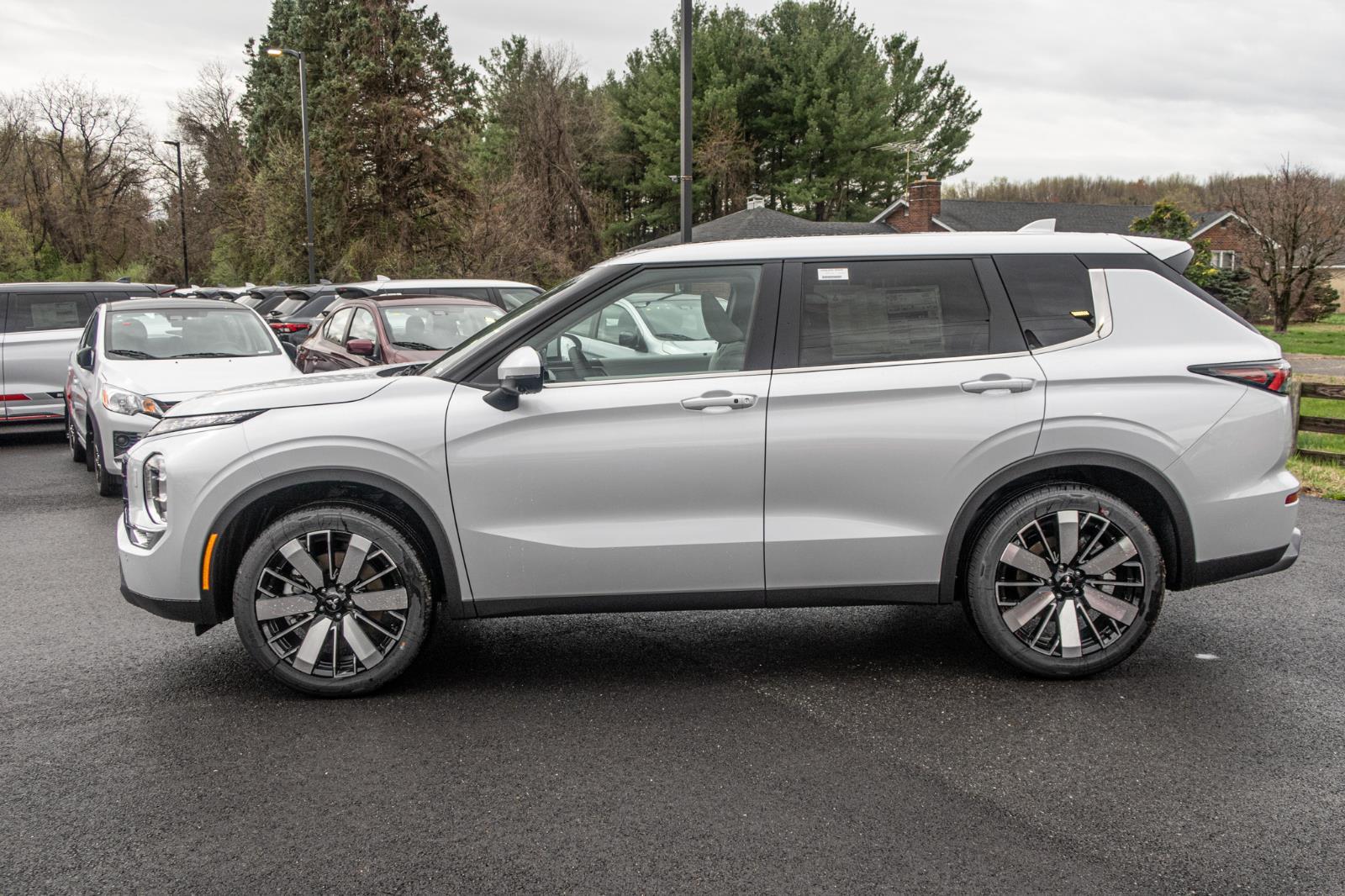 2025 Mitsubishi Outlander SE