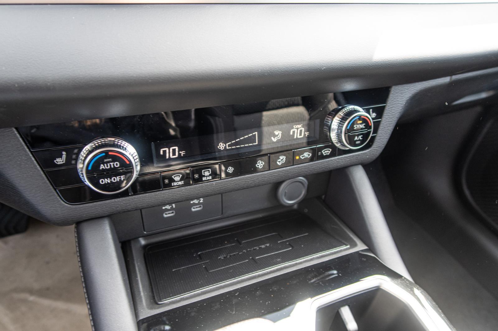 2025 Mitsubishi Outlander ES
