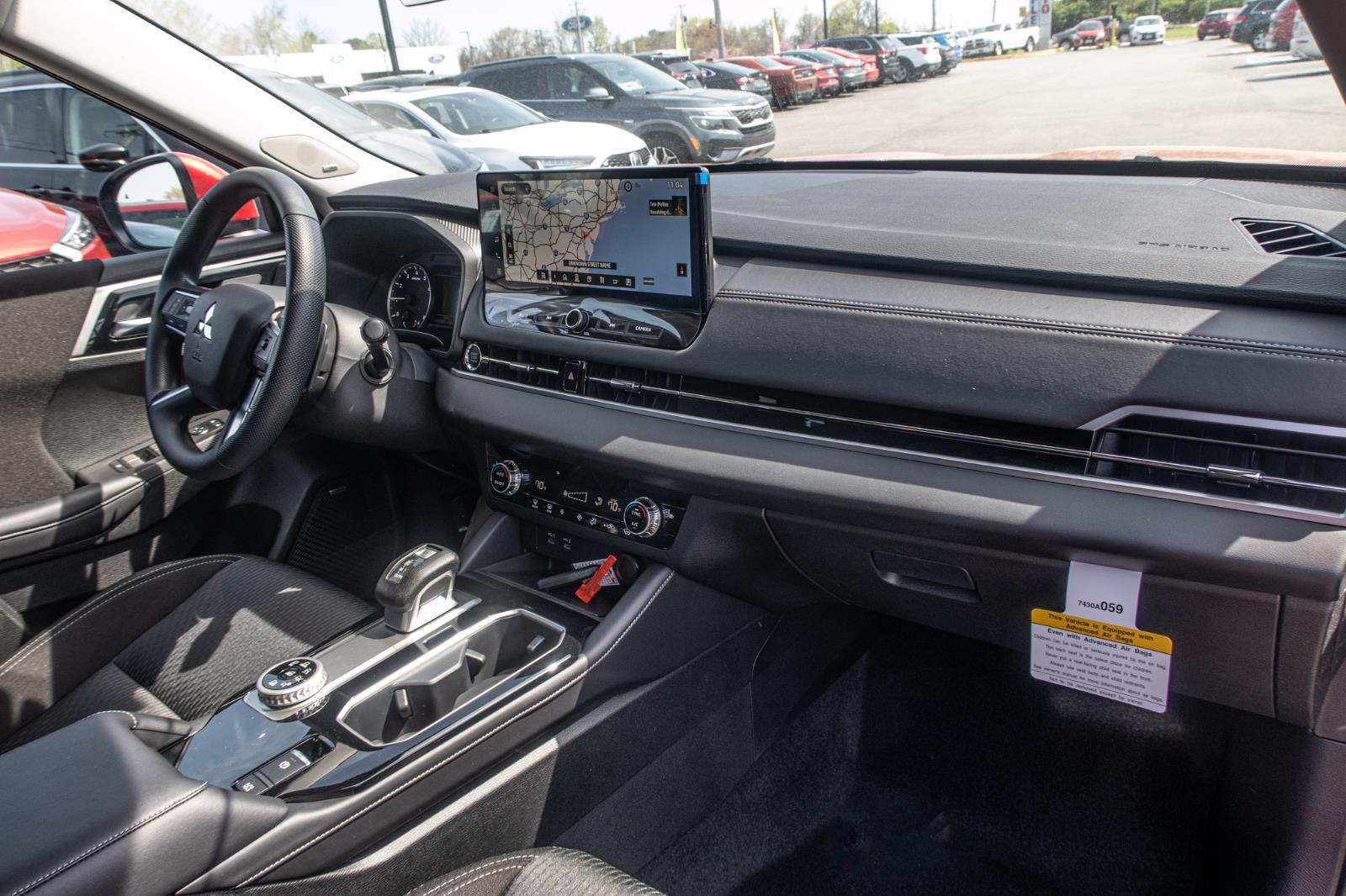 2025 Mitsubishi Outlander ES