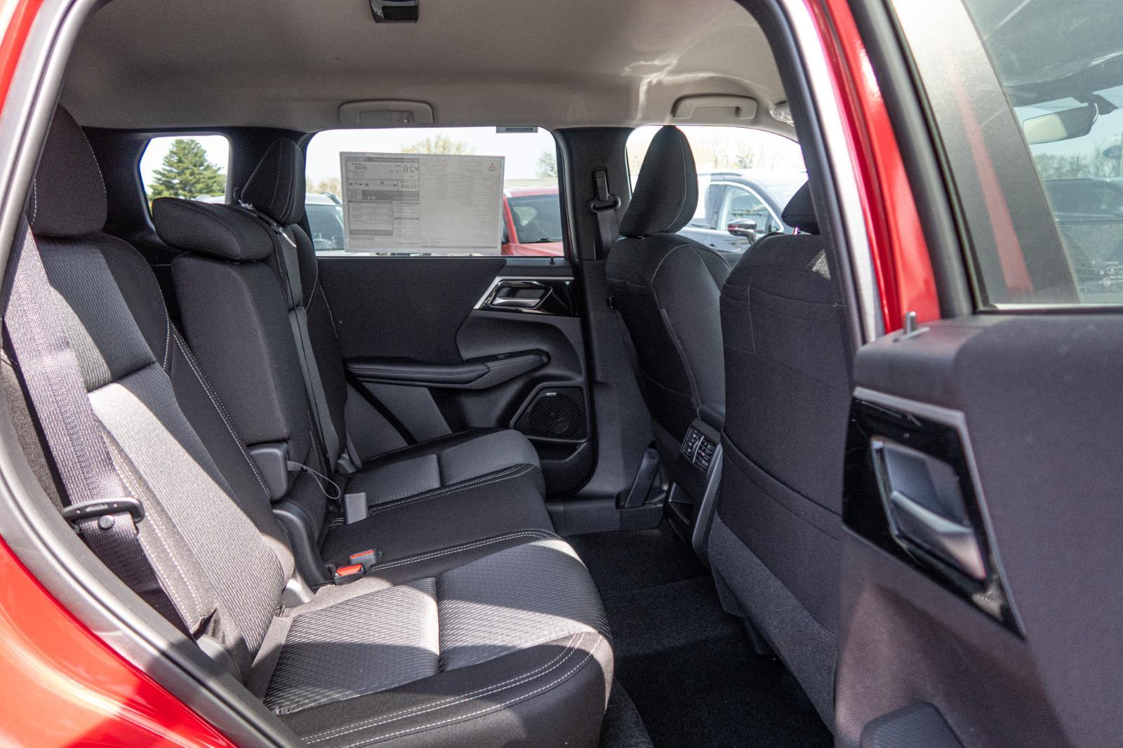 2025 Mitsubishi Outlander ES