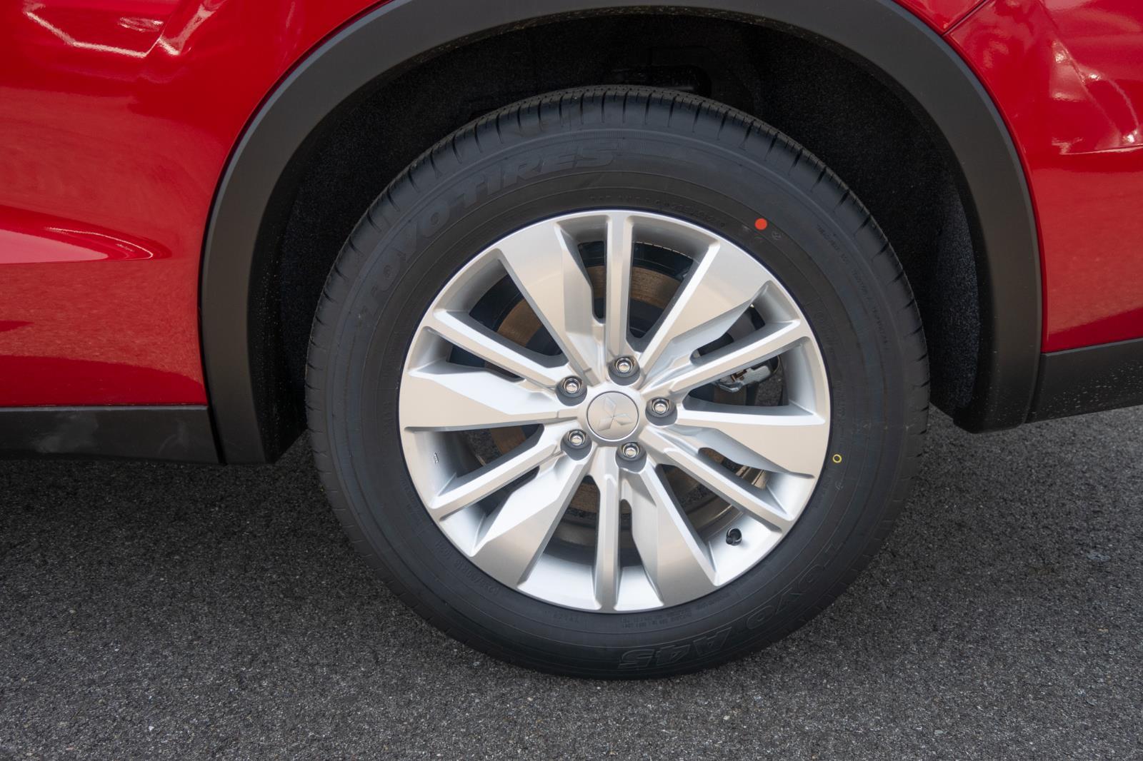 2025 Mitsubishi Outlander ES