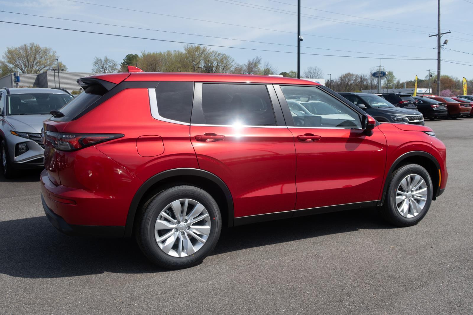 2025 Mitsubishi Outlander ES