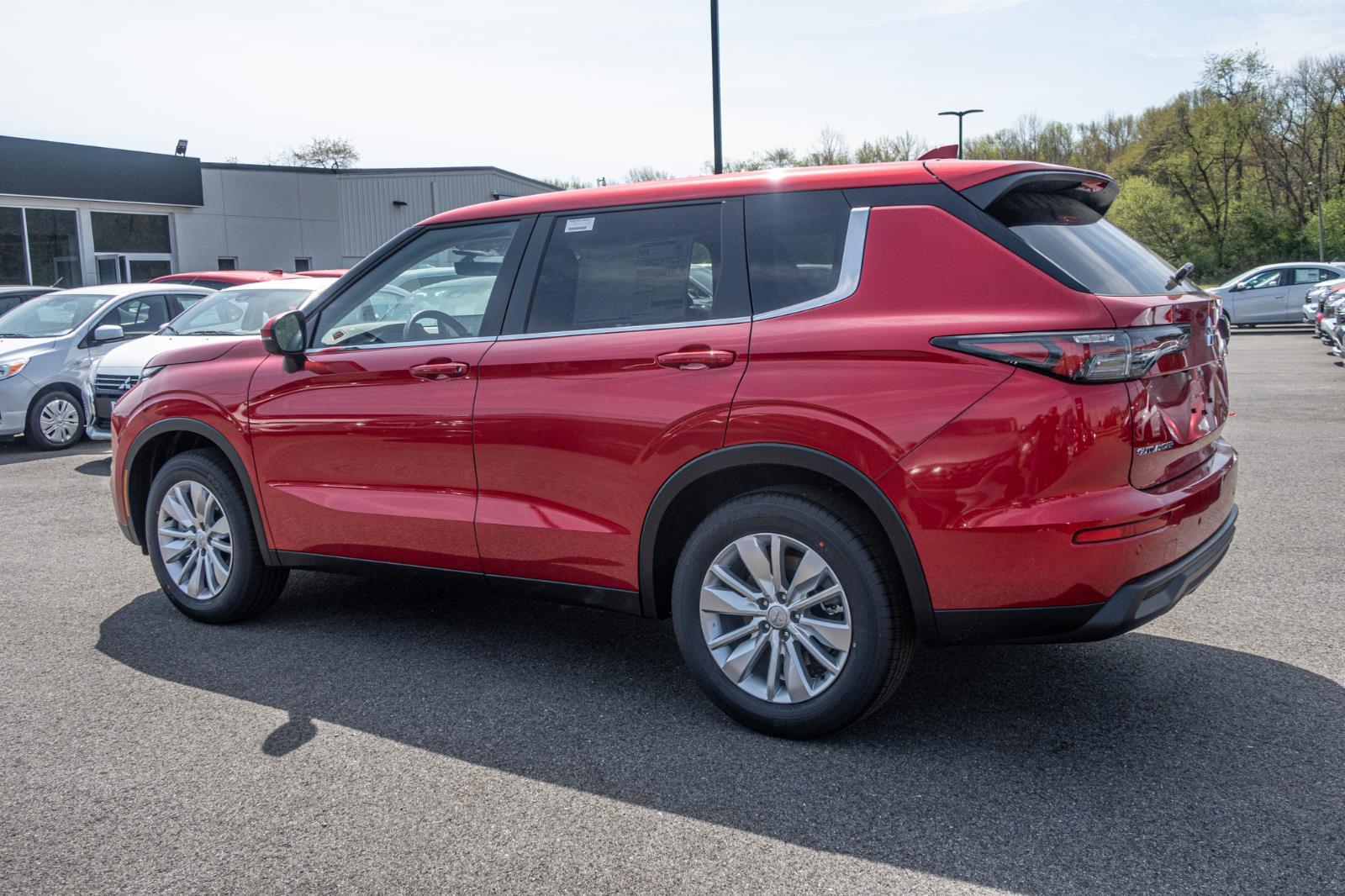 2025 Mitsubishi Outlander ES