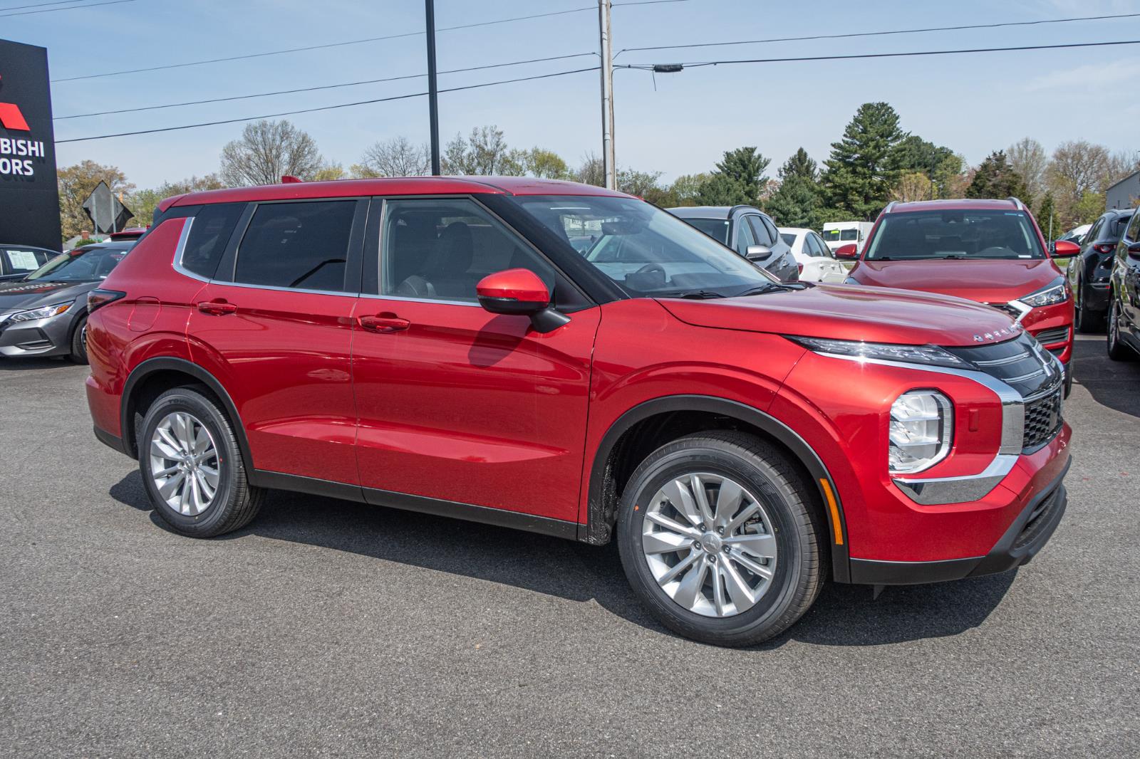 2025 Mitsubishi Outlander ES