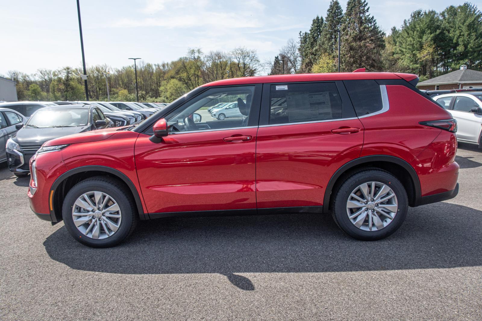 2025 Mitsubishi Outlander ES