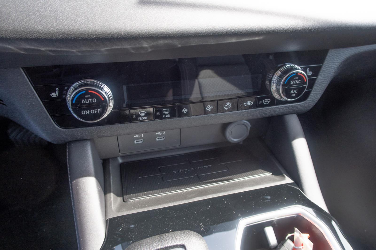 2025 Mitsubishi Outlander ES