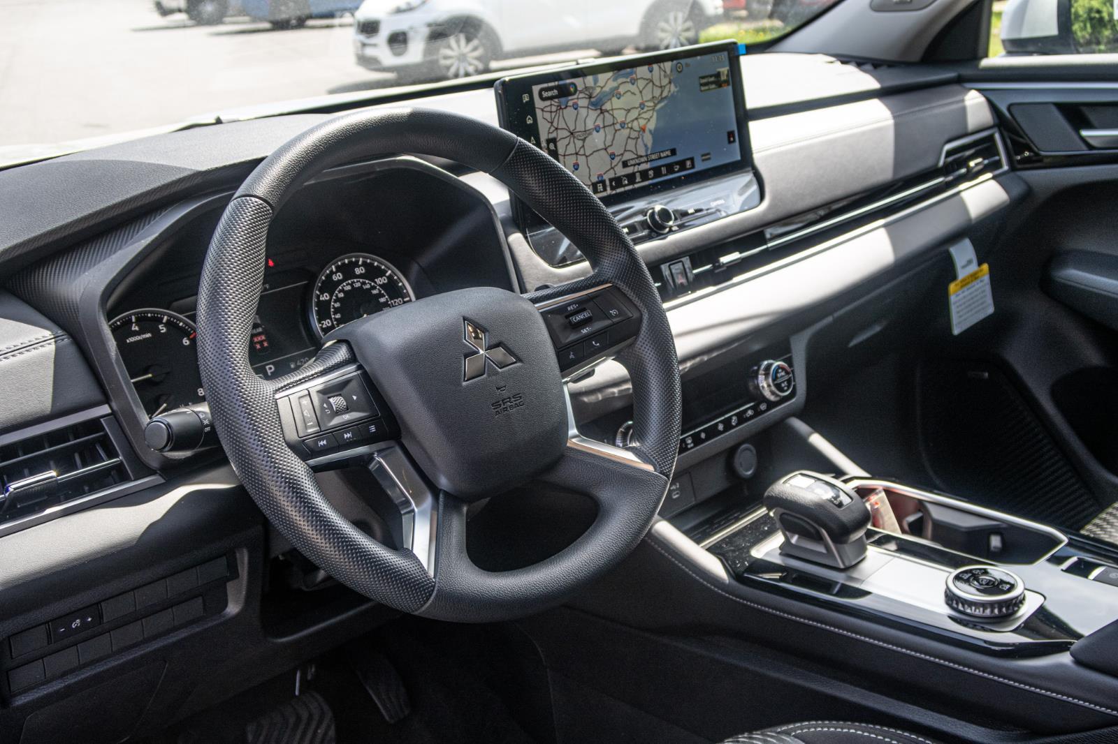 2025 Mitsubishi Outlander ES