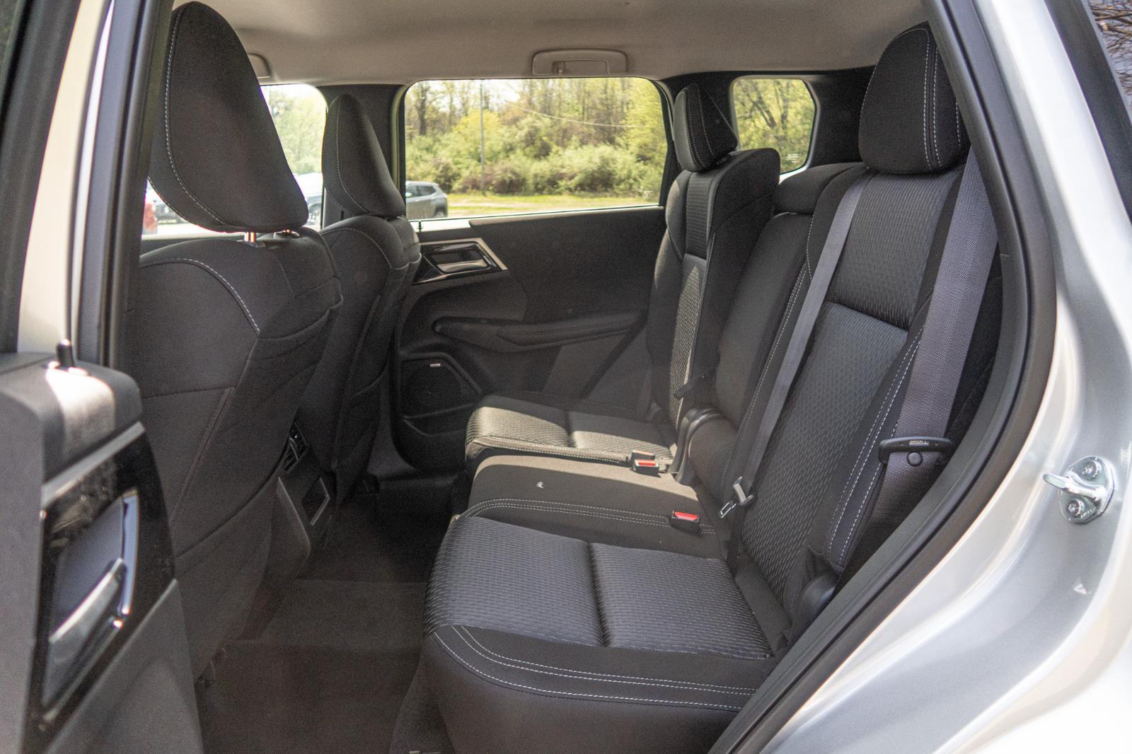 2025 Mitsubishi Outlander ES