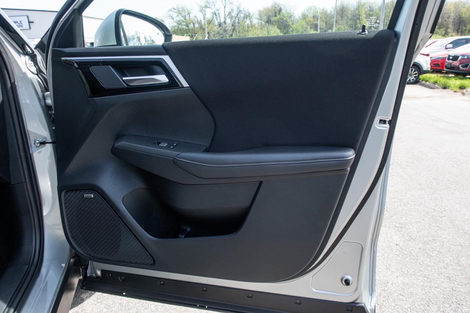 2025 Mitsubishi Outlander ES