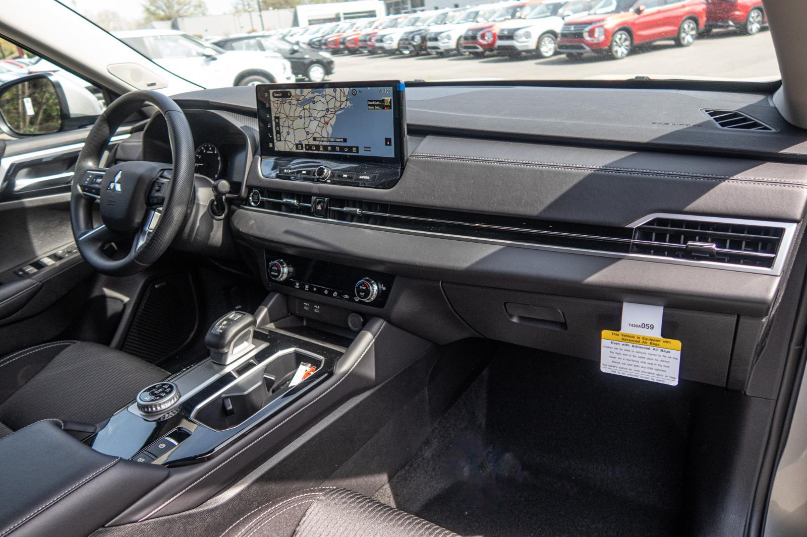 2025 Mitsubishi Outlander ES