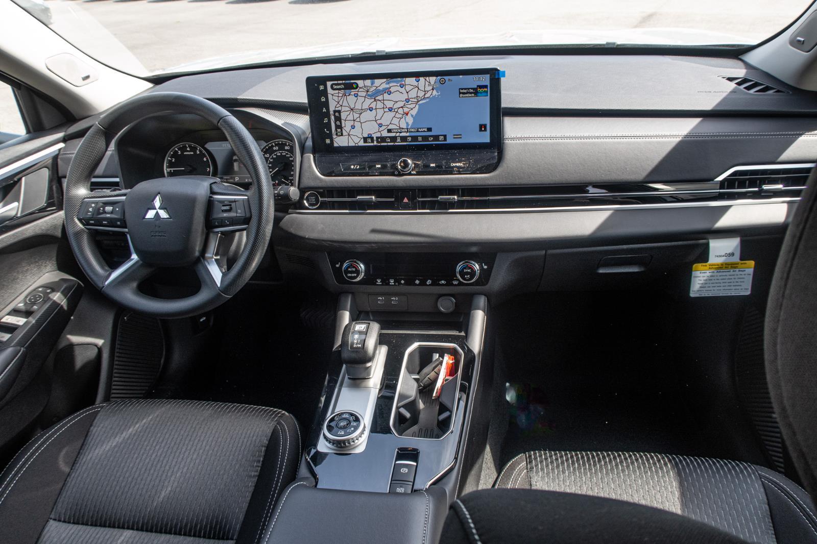 2025 Mitsubishi Outlander ES