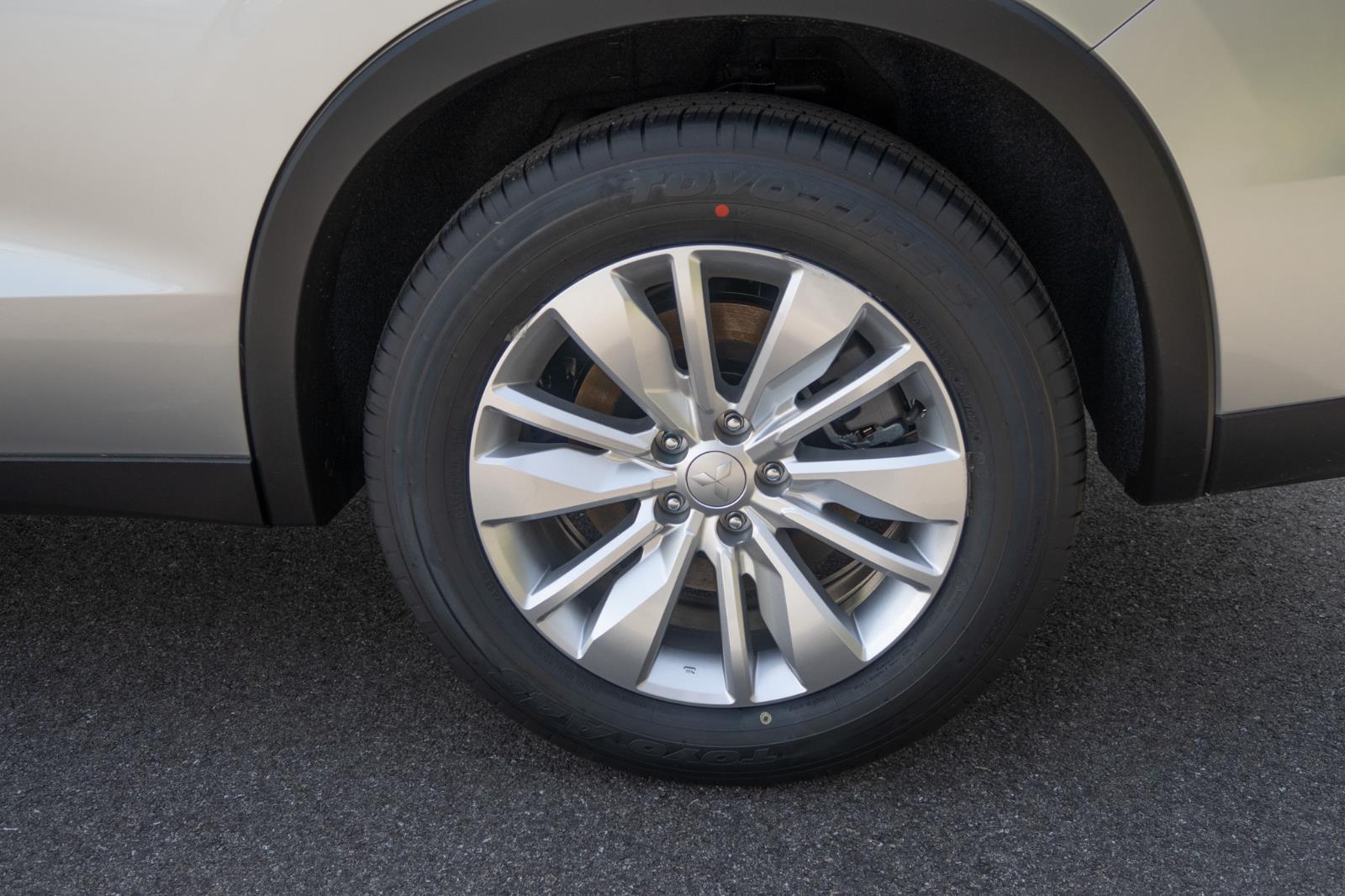 2025 Mitsubishi Outlander ES