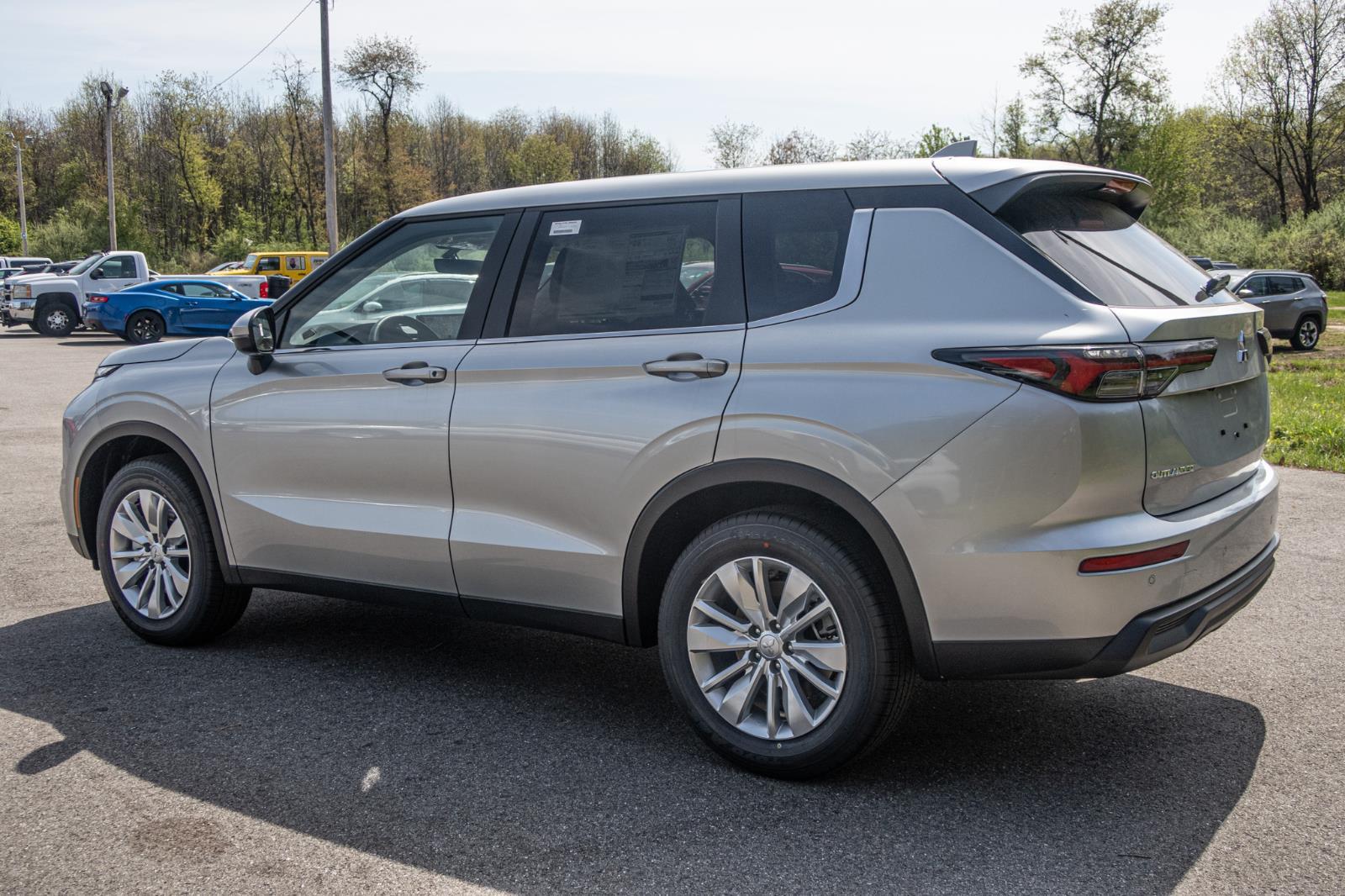 2025 Mitsubishi Outlander ES