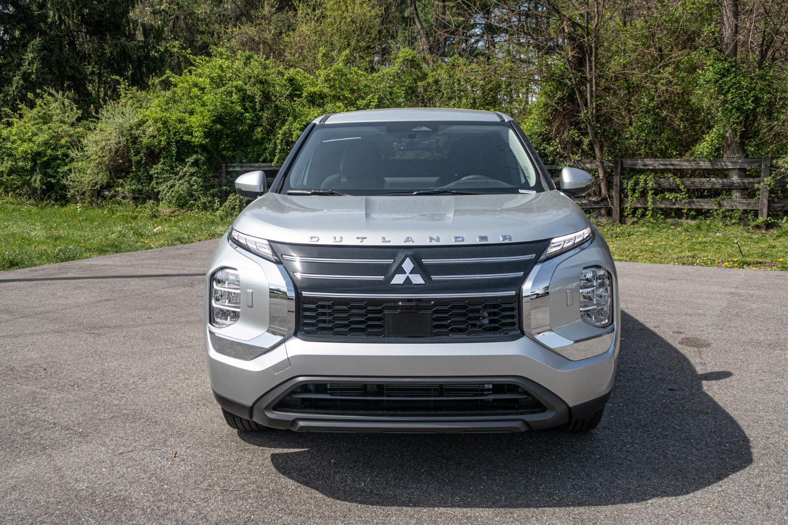 2025 Mitsubishi Outlander ES