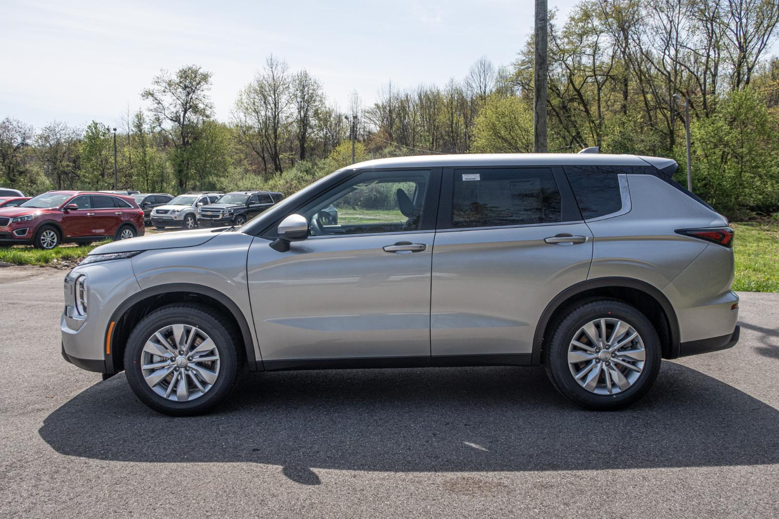 2025 Mitsubishi Outlander ES