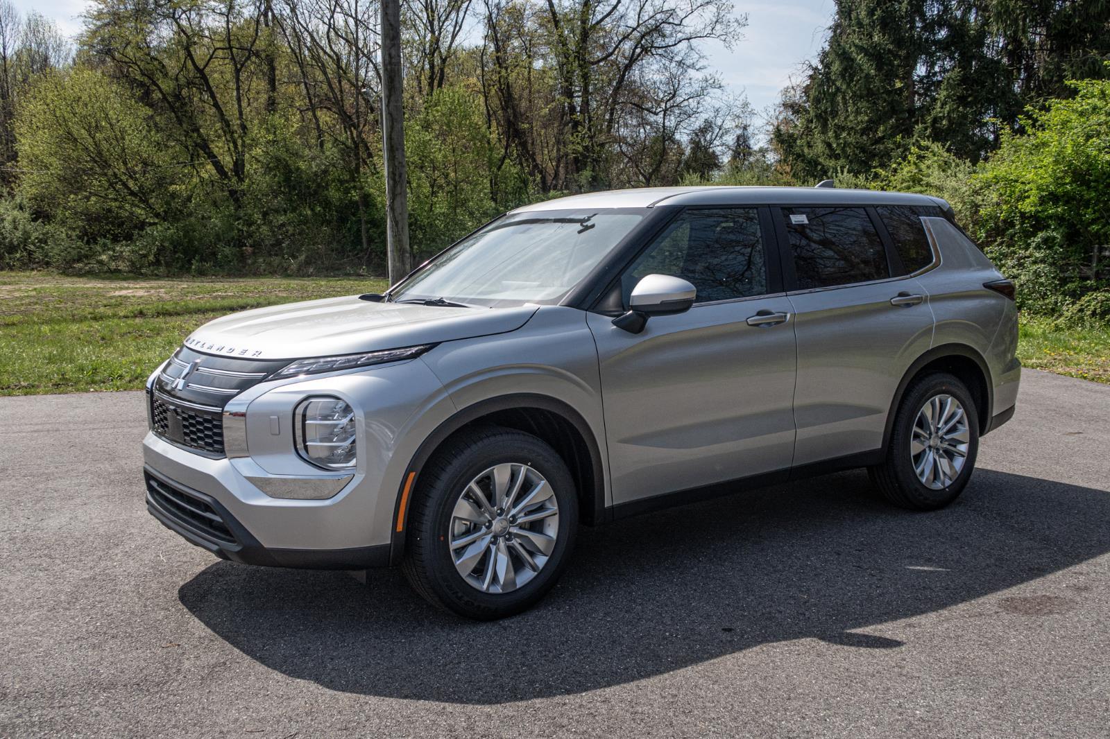 2025 Mitsubishi Outlander ES