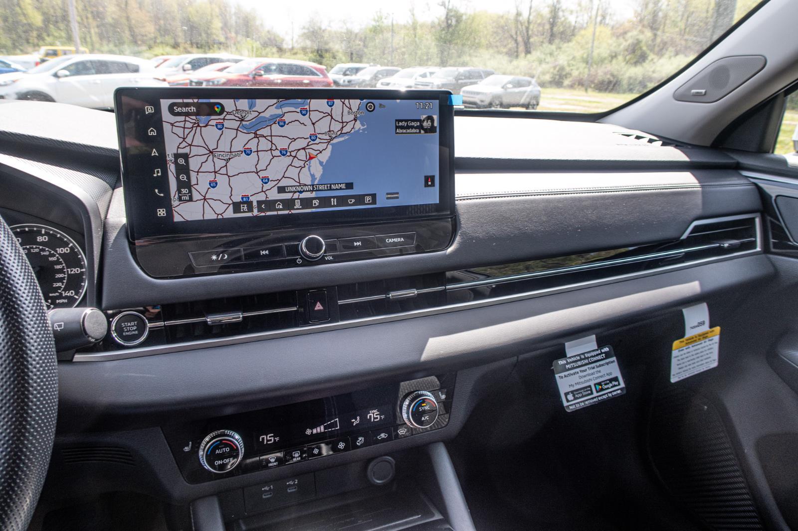 2025 Mitsubishi Outlander ES