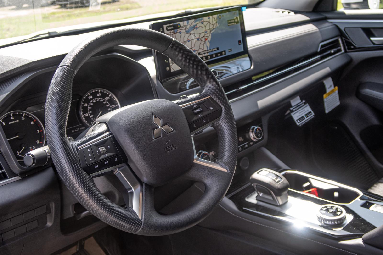 2025 Mitsubishi Outlander ES