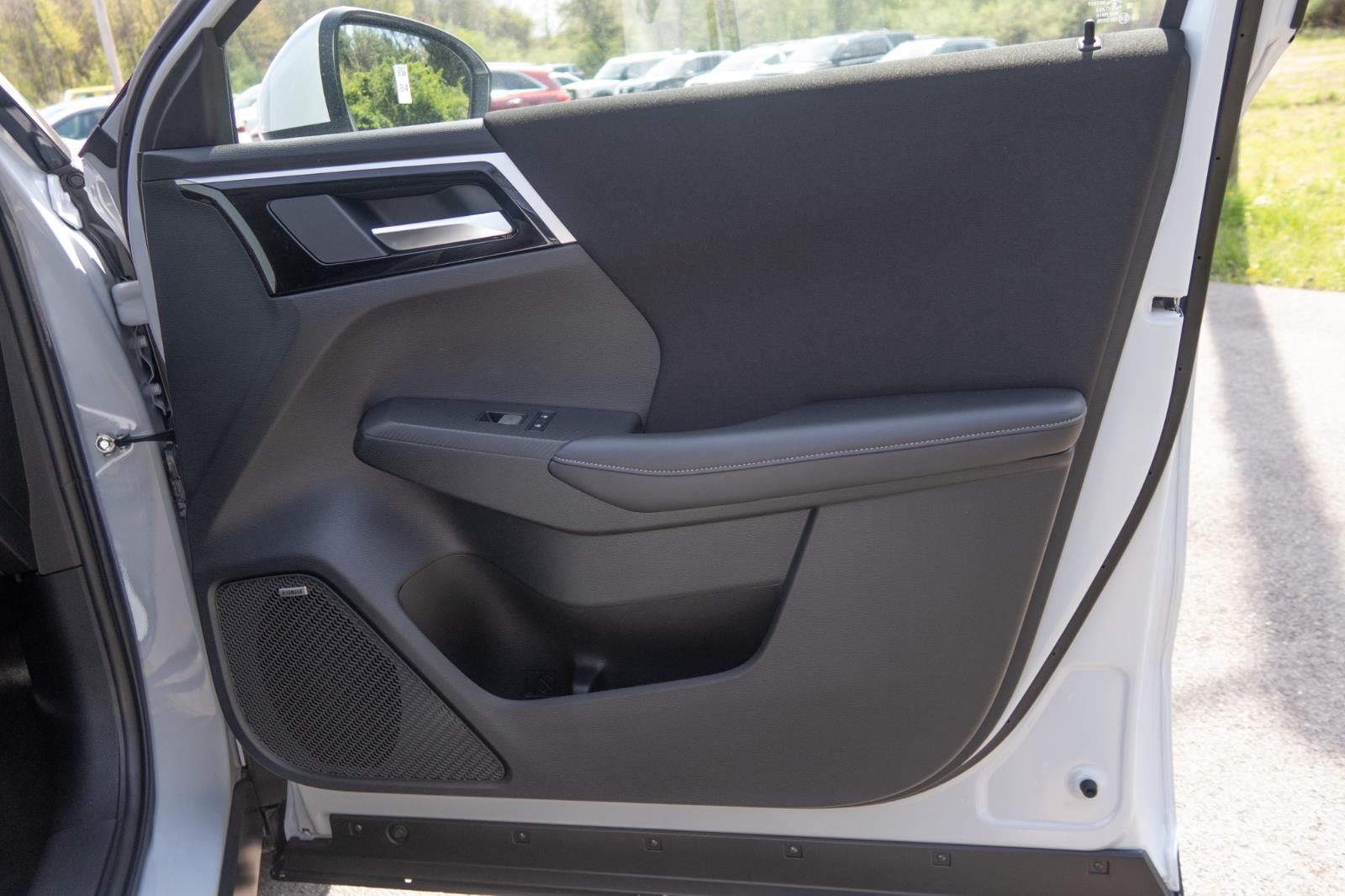 2025 Mitsubishi Outlander ES