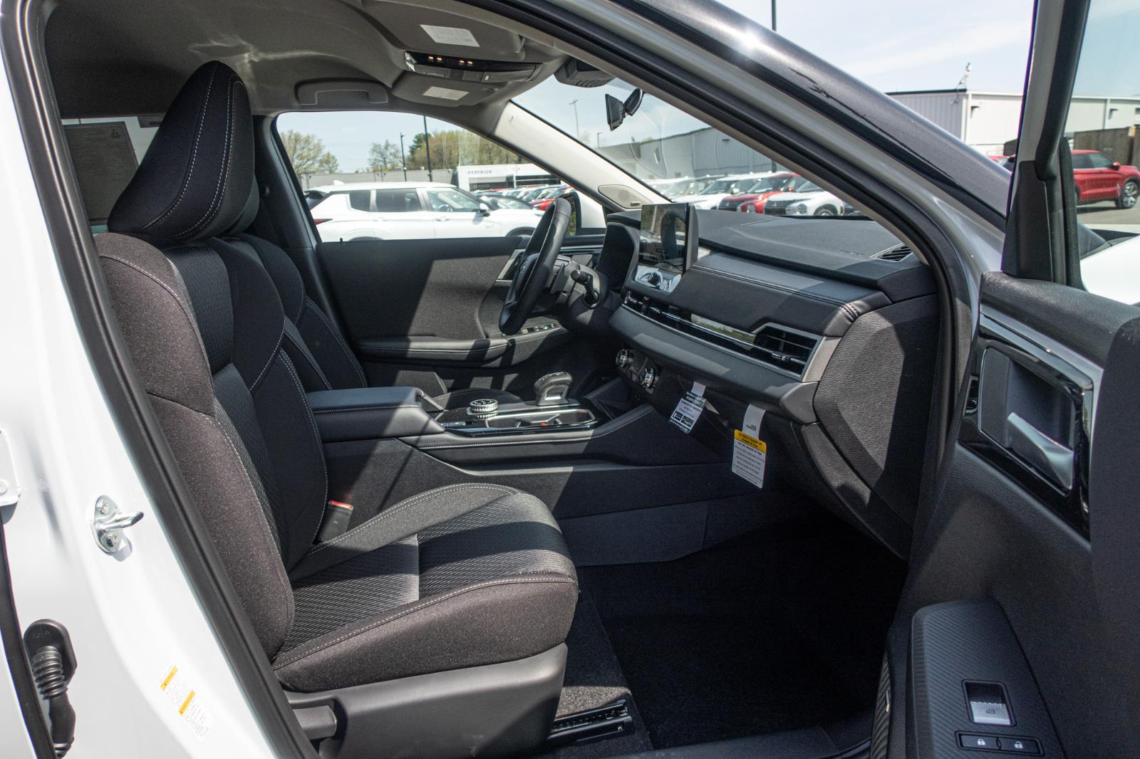 2025 Mitsubishi Outlander ES