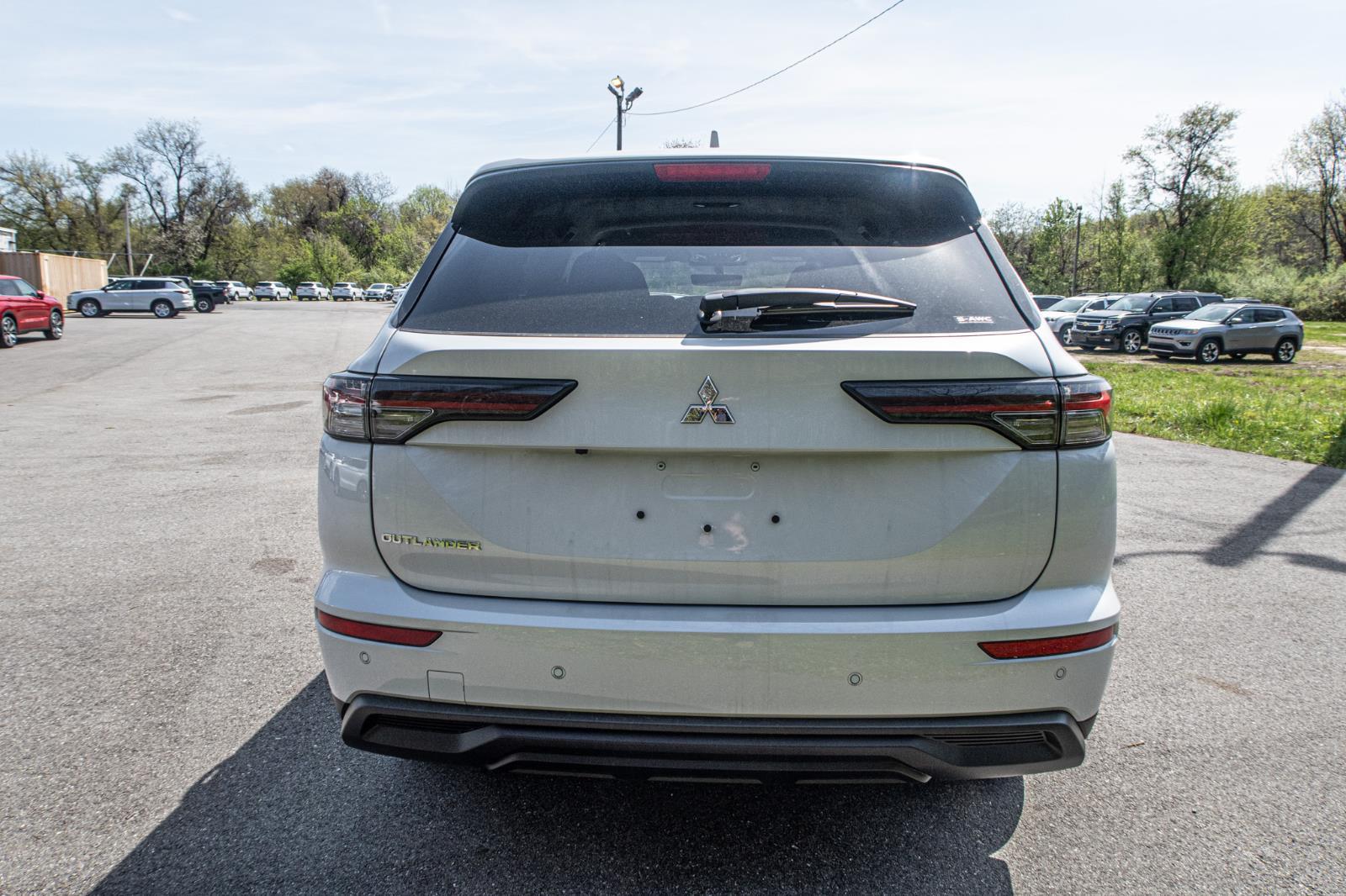 2025 Mitsubishi Outlander ES