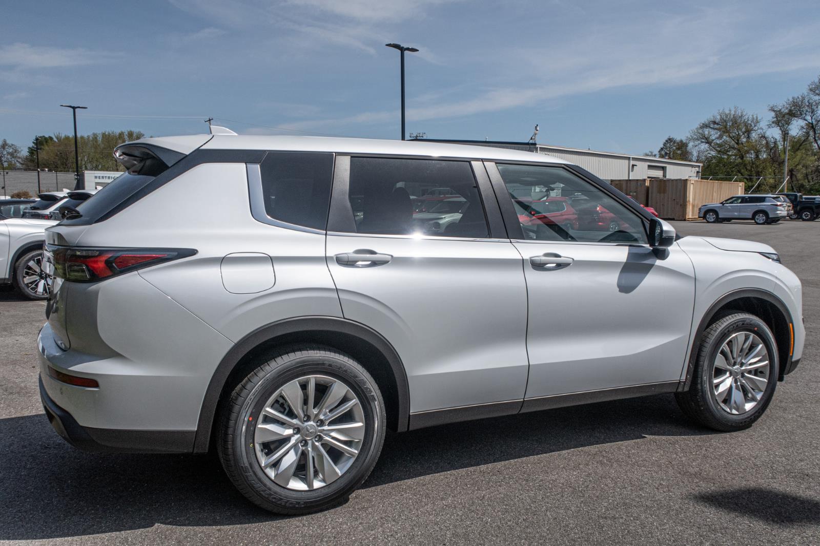 2025 Mitsubishi Outlander ES