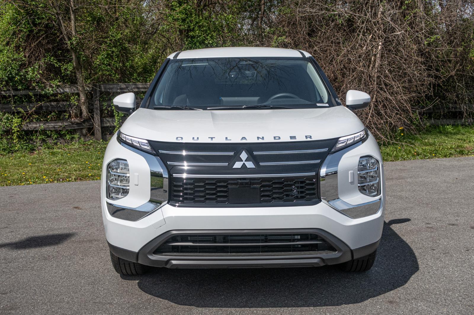 2025 Mitsubishi Outlander ES