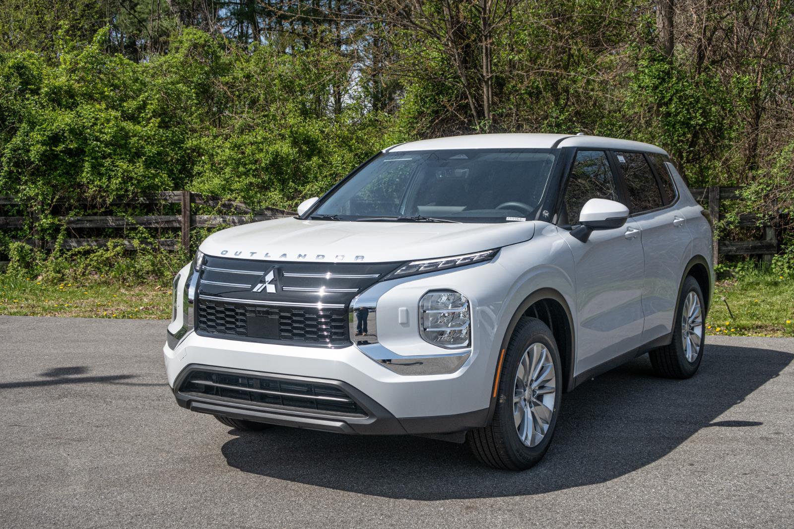 2025 Mitsubishi Outlander ES