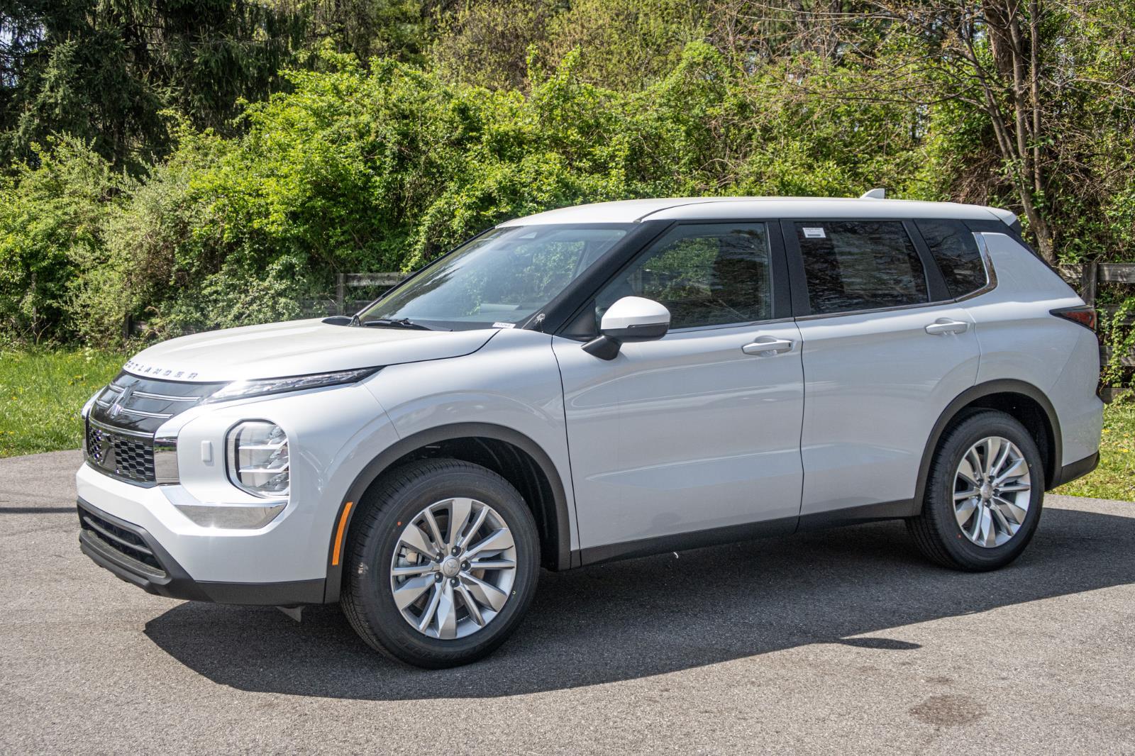 2025 Mitsubishi Outlander ES
