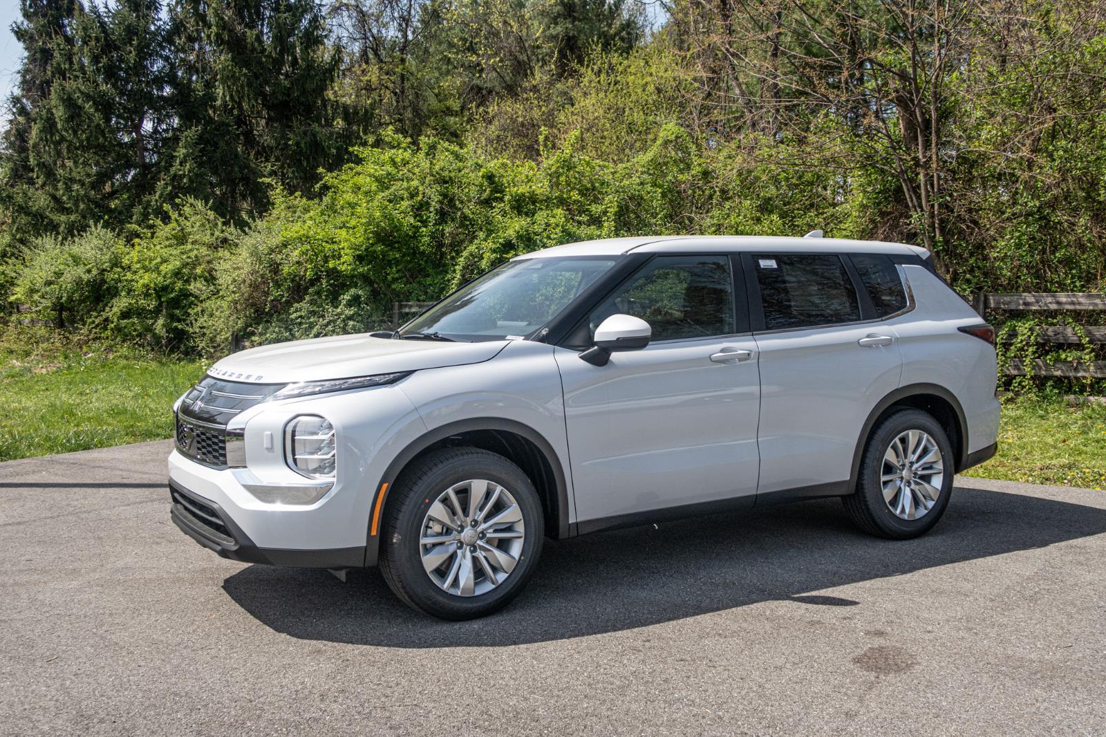 2025 Mitsubishi Outlander ES