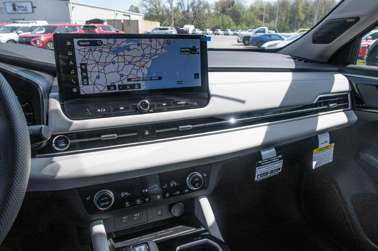 2025 Mitsubishi Outlander SE