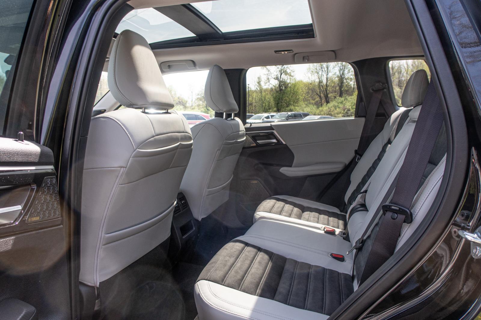 2025 Mitsubishi Outlander SE