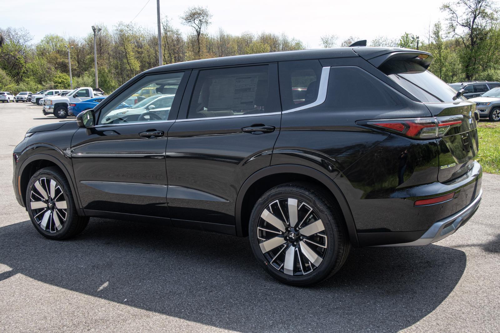 2025 Mitsubishi Outlander SE