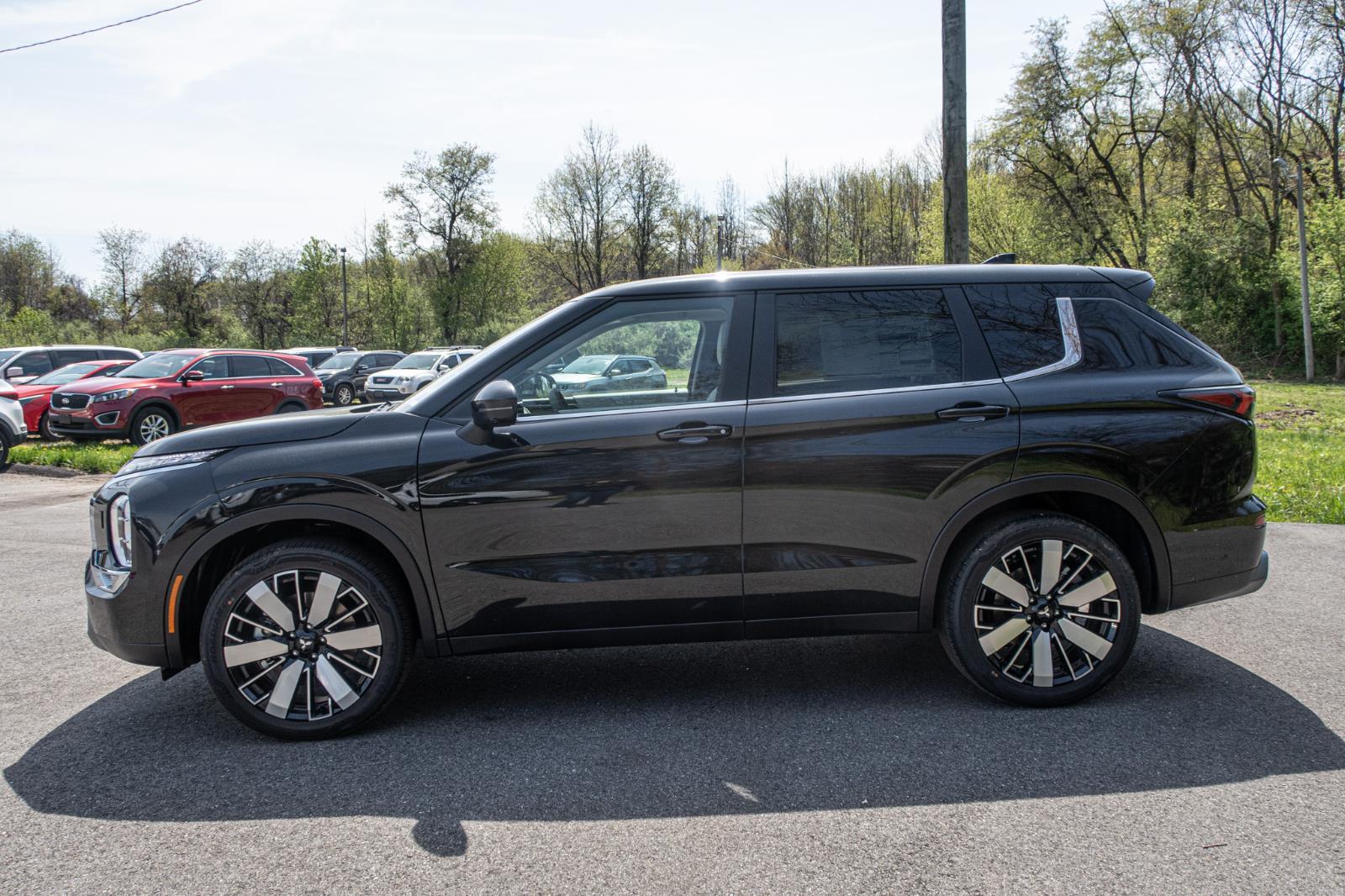 2025 Mitsubishi Outlander SE