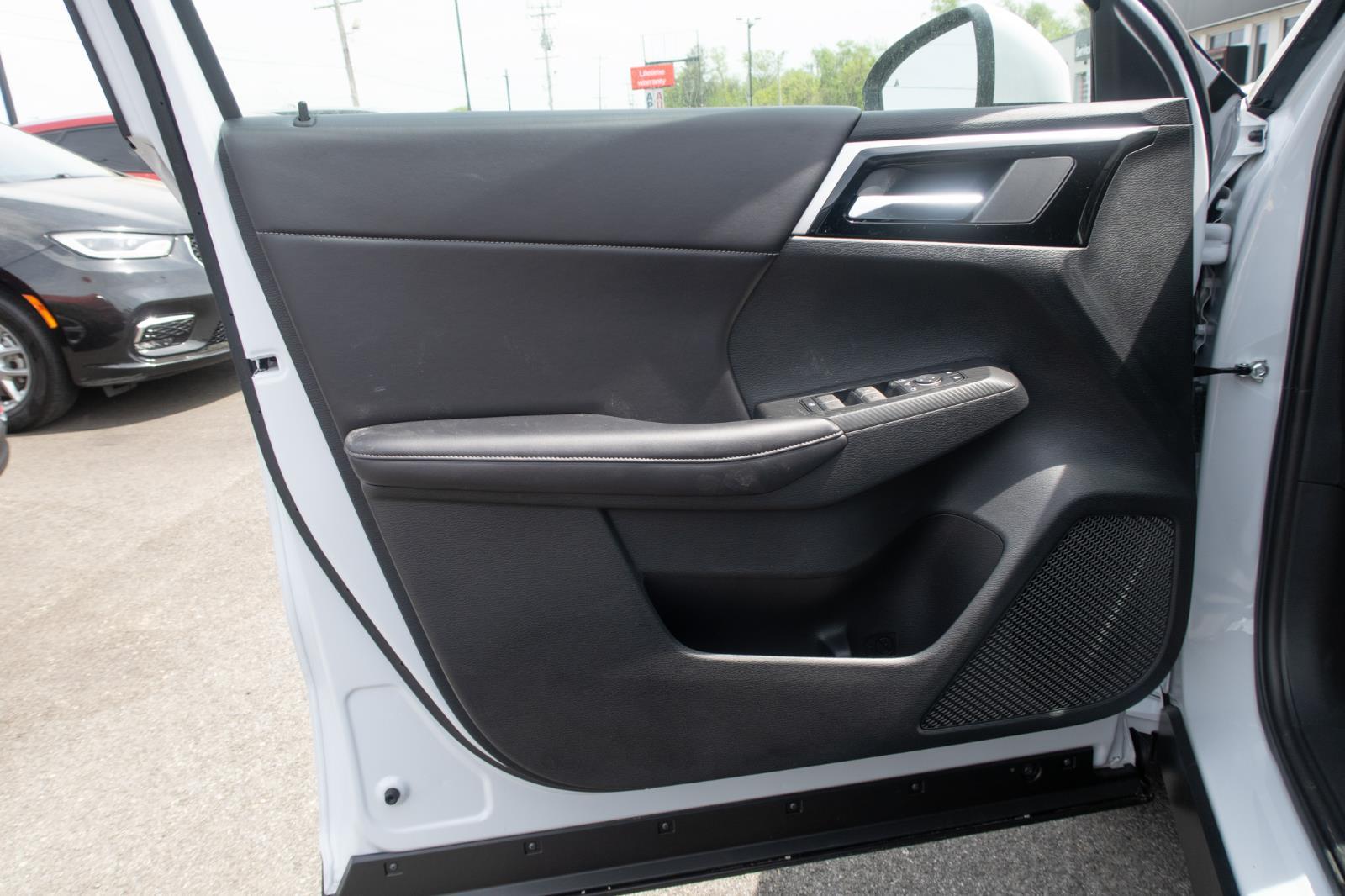 2025 Mitsubishi Outlander PHEV SE