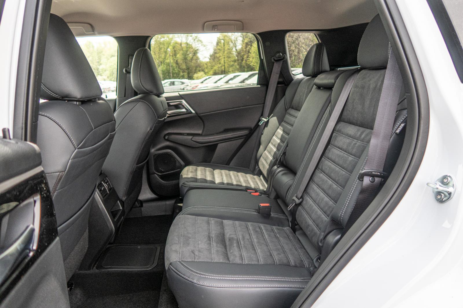 2025 Mitsubishi Outlander PHEV SE