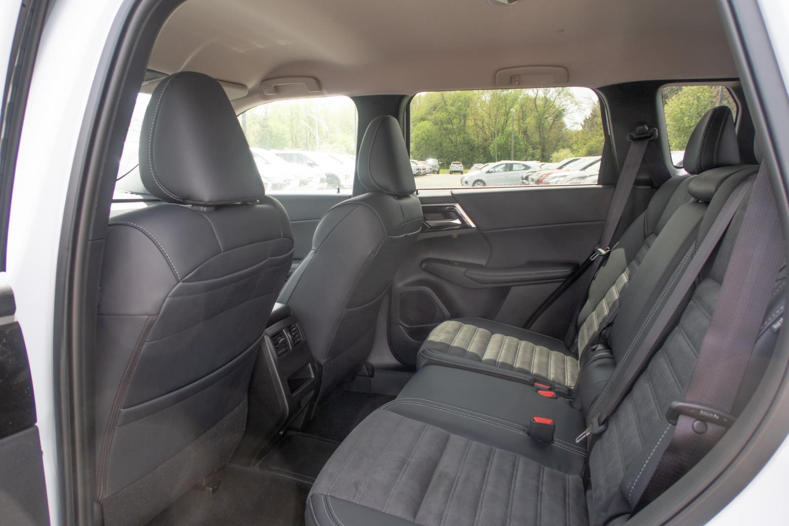2025 Mitsubishi Outlander PHEV SE