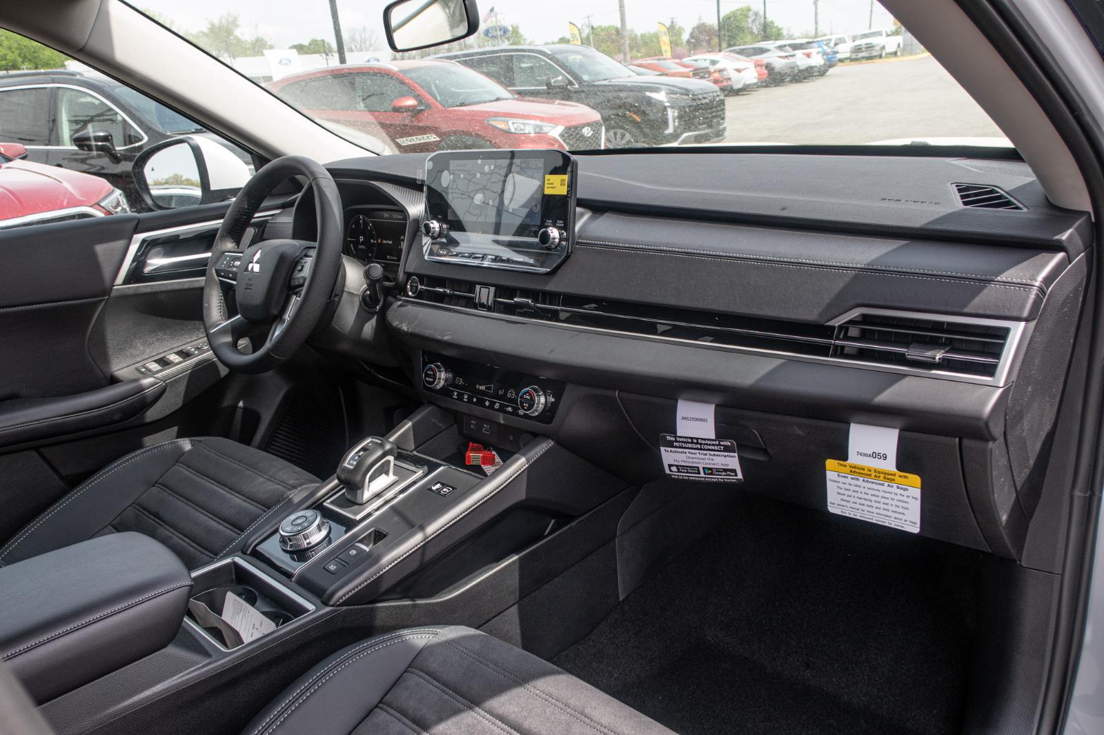 2025 Mitsubishi Outlander PHEV SE