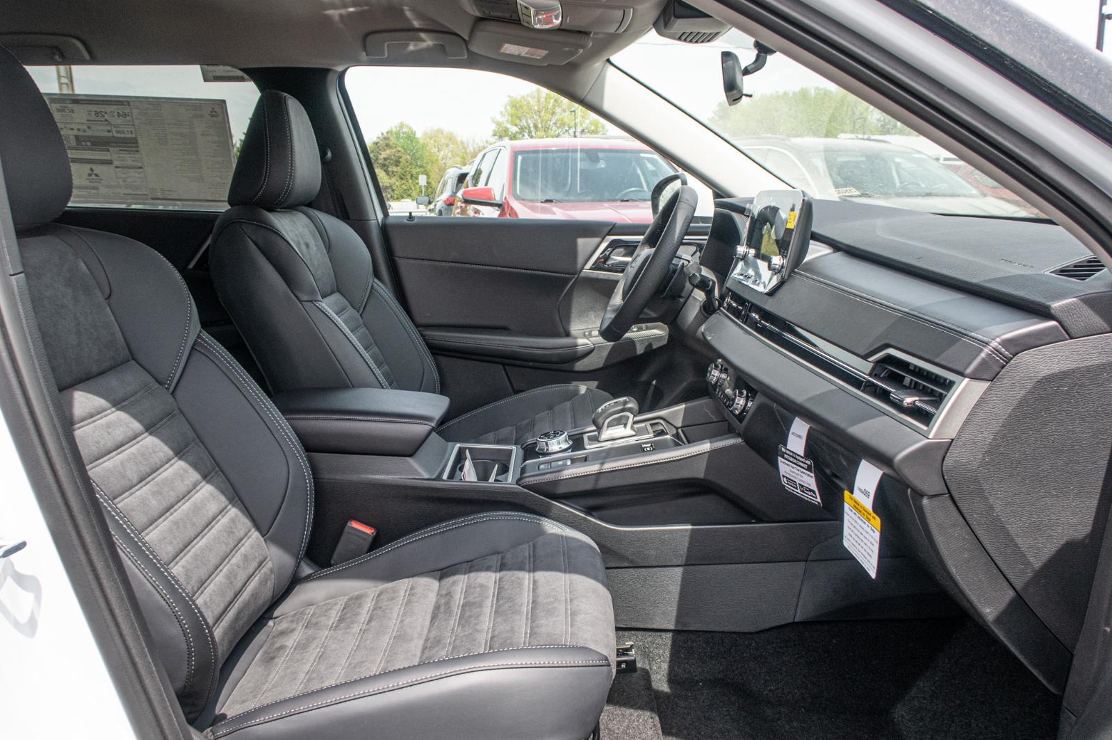 2025 Mitsubishi Outlander PHEV SE