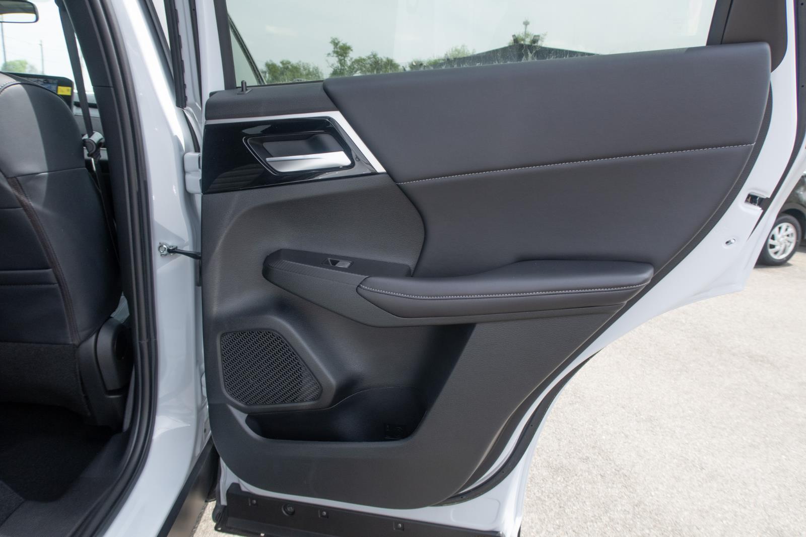 2025 Mitsubishi Outlander PHEV SE