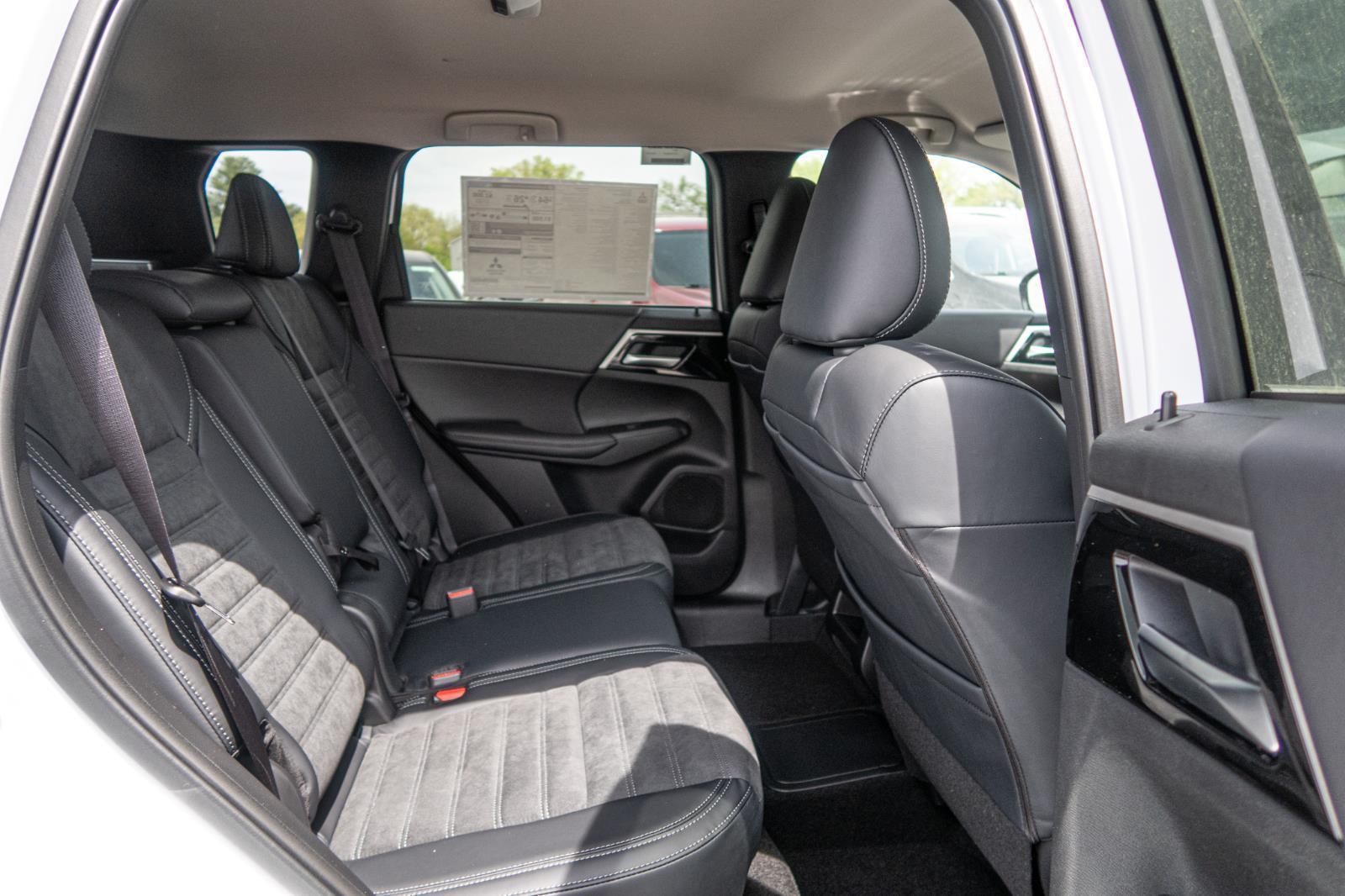 2025 Mitsubishi Outlander PHEV SE