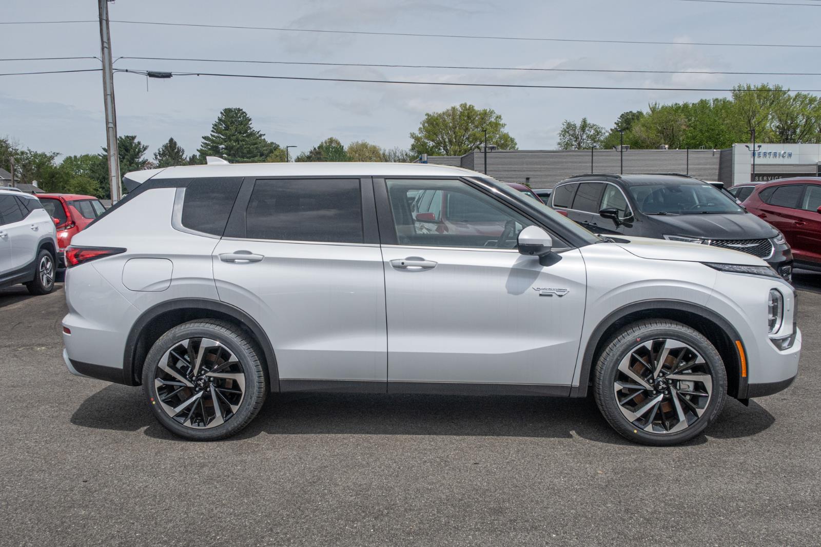 2025 Mitsubishi Outlander PHEV SE