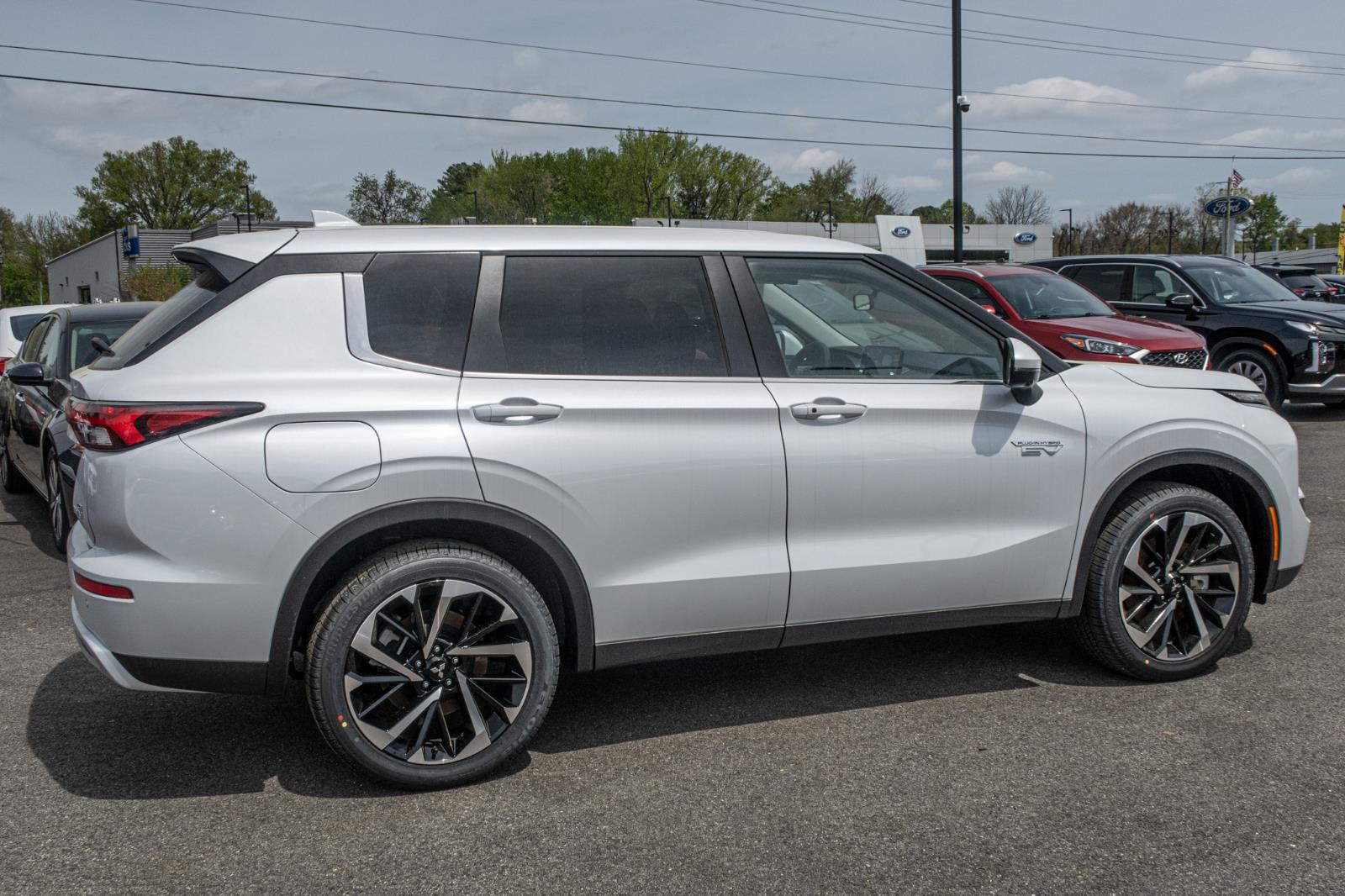 2025 Mitsubishi Outlander PHEV SE