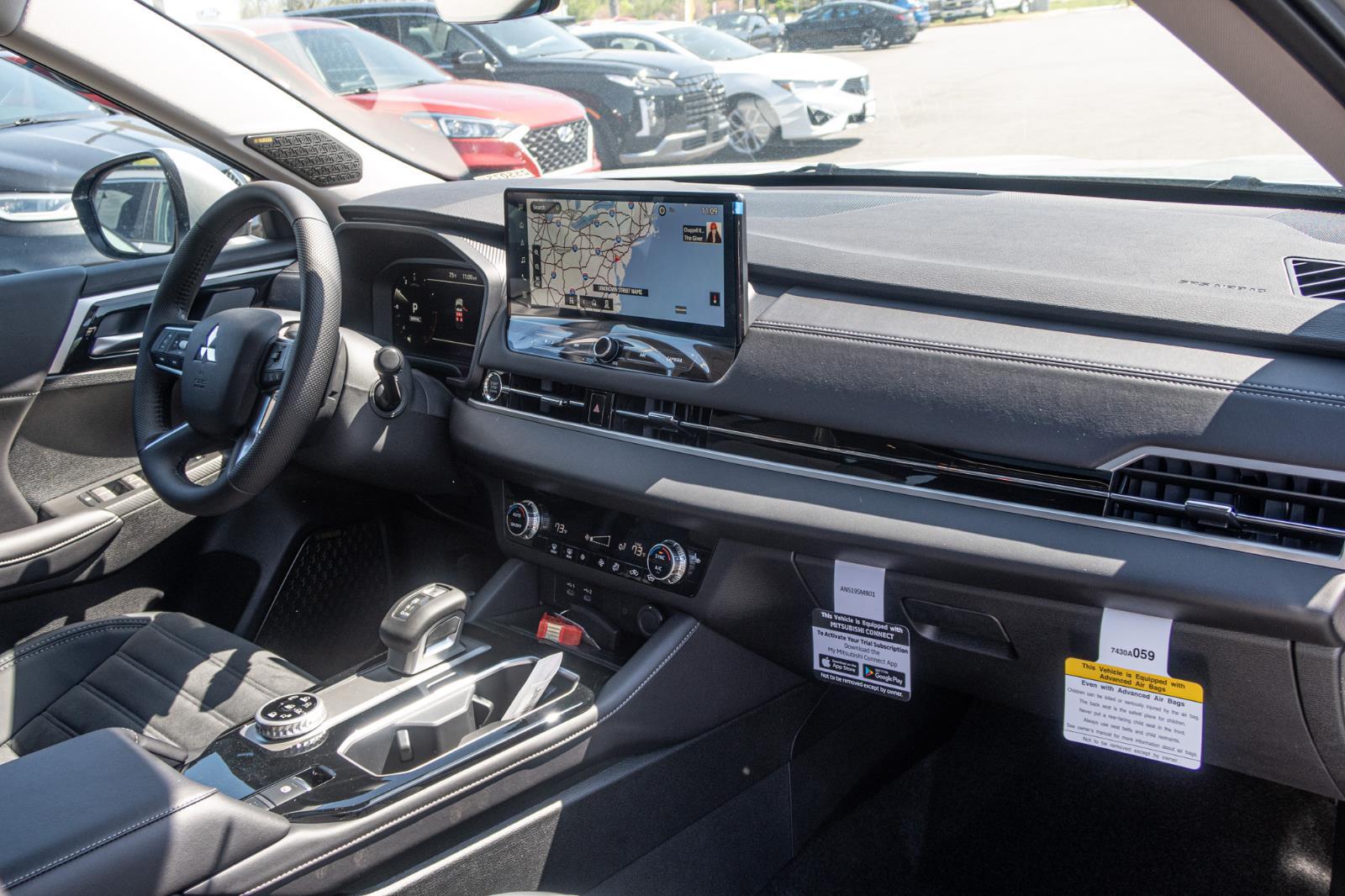 2025 Mitsubishi Outlander SE