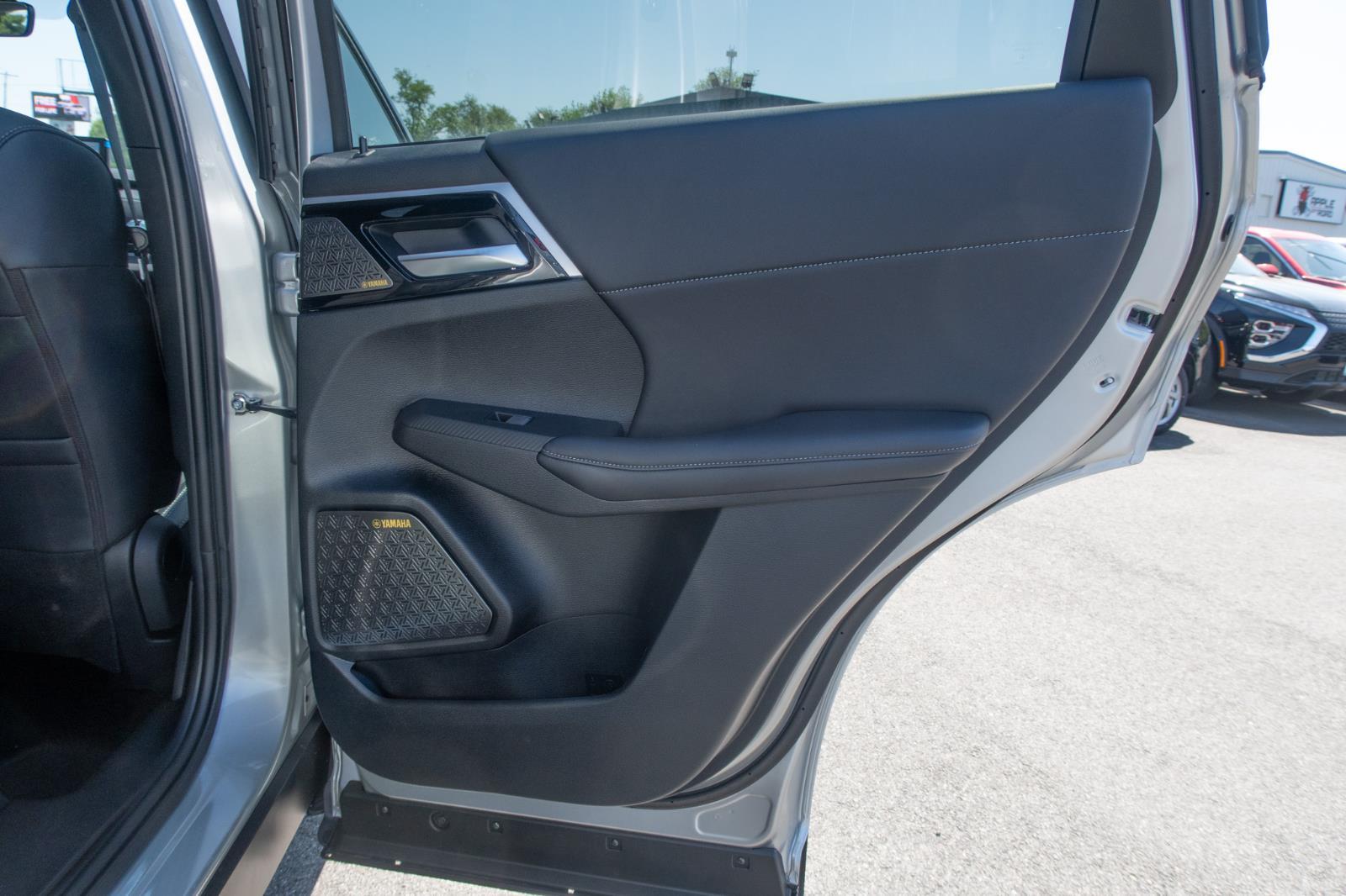 2025 Mitsubishi Outlander SE